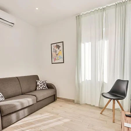 Margot Maison-5terre-near The Station-ac