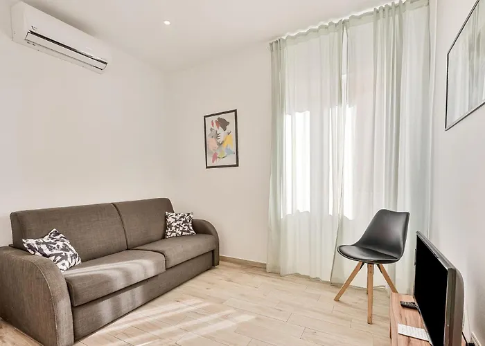 Margot Maison-5terre-near The Station-ac