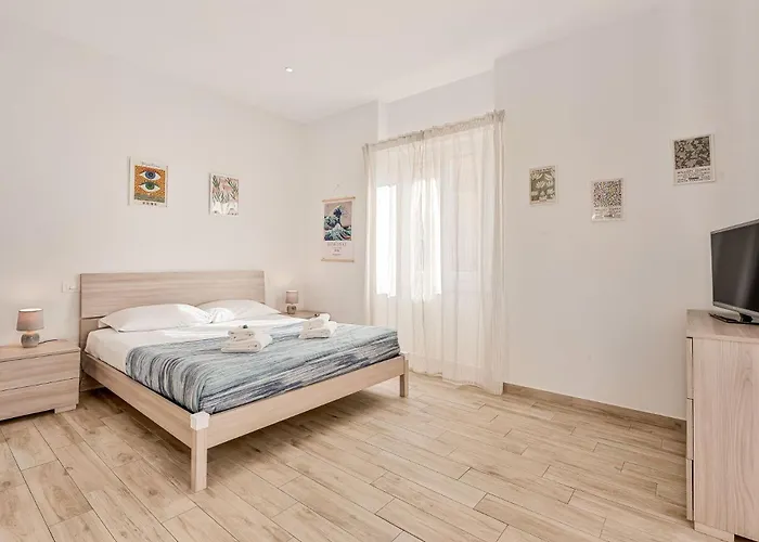 Margot Maison-5terre-near The Station-ac *